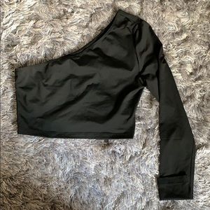 Black one sleeve cropped shirt